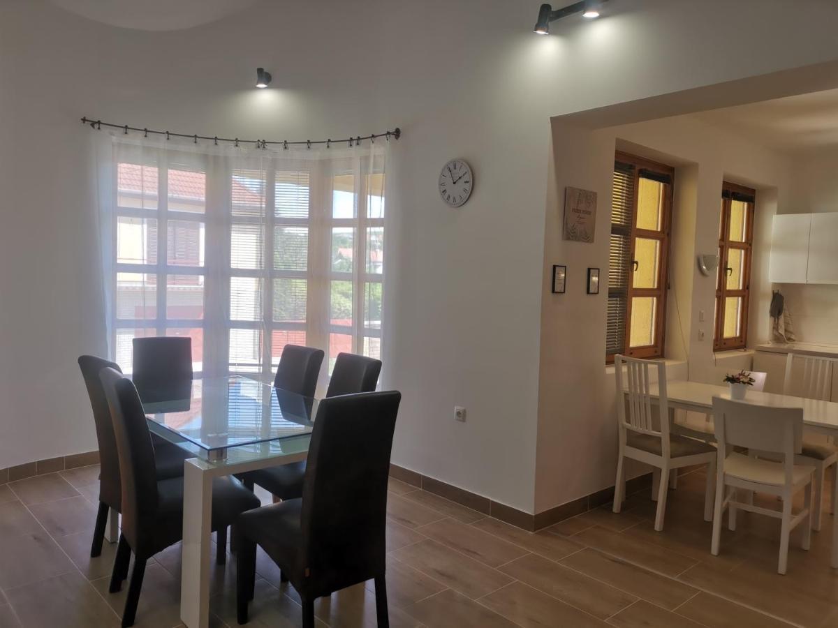 Hella Vendeghaz Hotel Eger Buitenkant foto