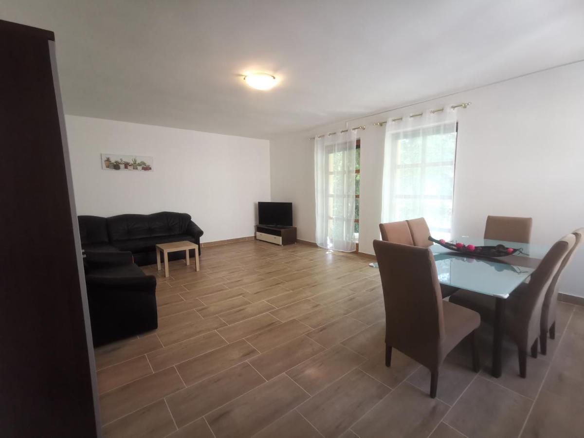 Hella Vendeghaz Hotel Eger Buitenkant foto
