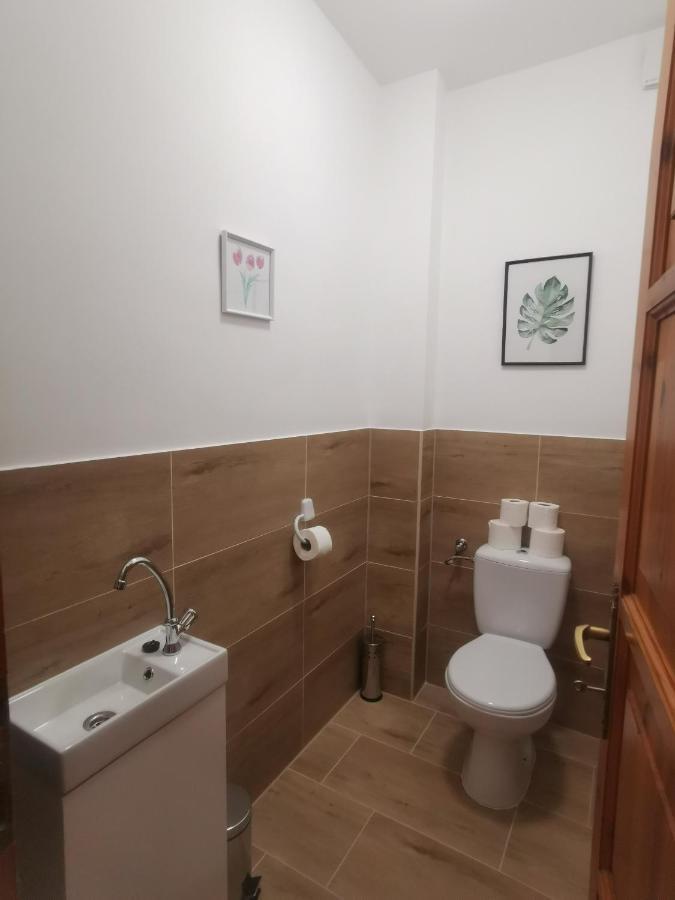 Hella Vendeghaz Hotel Eger Buitenkant foto