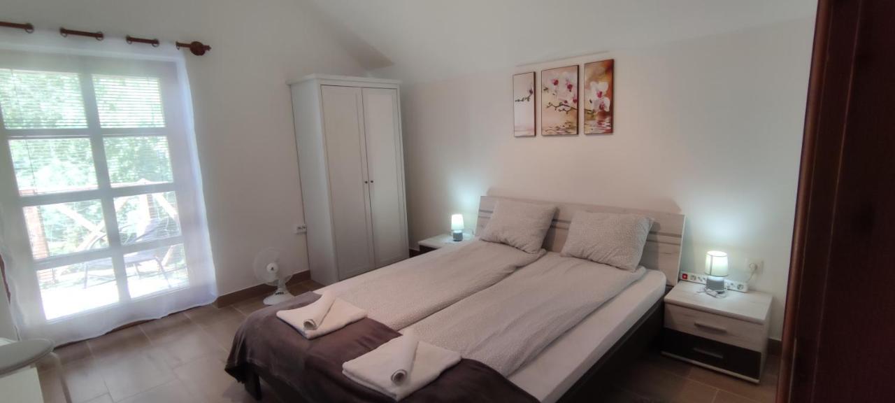 Hella Vendeghaz Hotel Eger Buitenkant foto