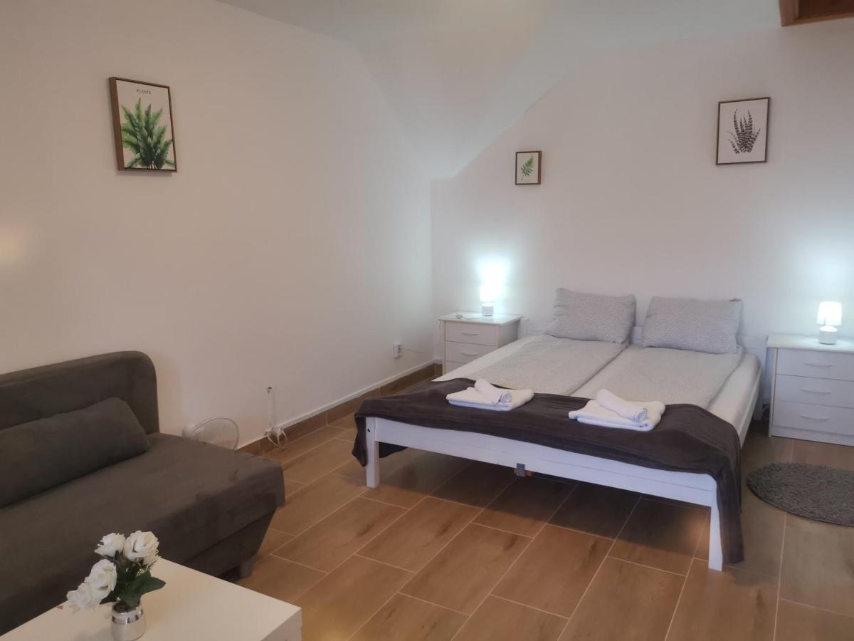 Hella Vendeghaz Hotel Eger Buitenkant foto