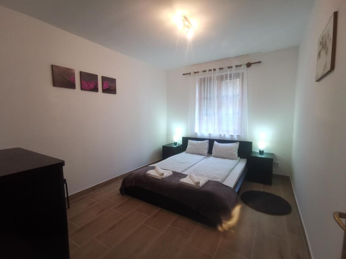 Hella Vendeghaz Hotel Eger Buitenkant foto