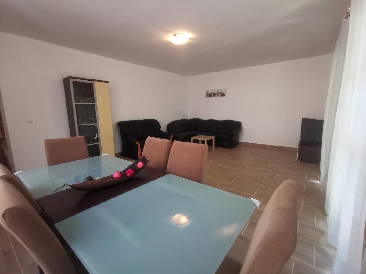 Hella Vendeghaz Hotel Eger Buitenkant foto
