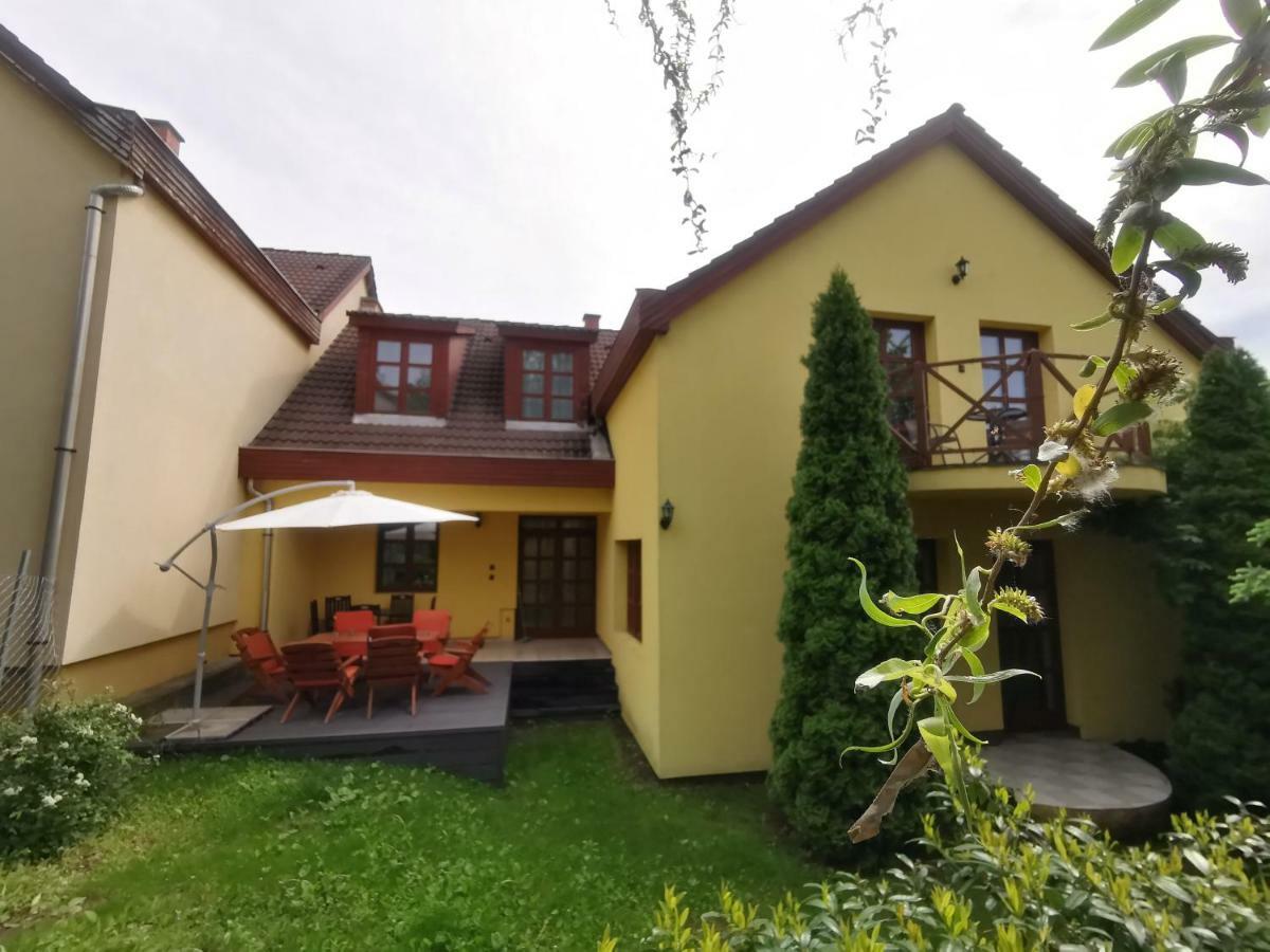 Hella Vendeghaz Hotel Eger Buitenkant foto